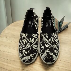 TOMS YOUTH ALPARGATA BLACK GLOW-IN-THE-DARK T-REX BONES PRINT – SIZE 12.5